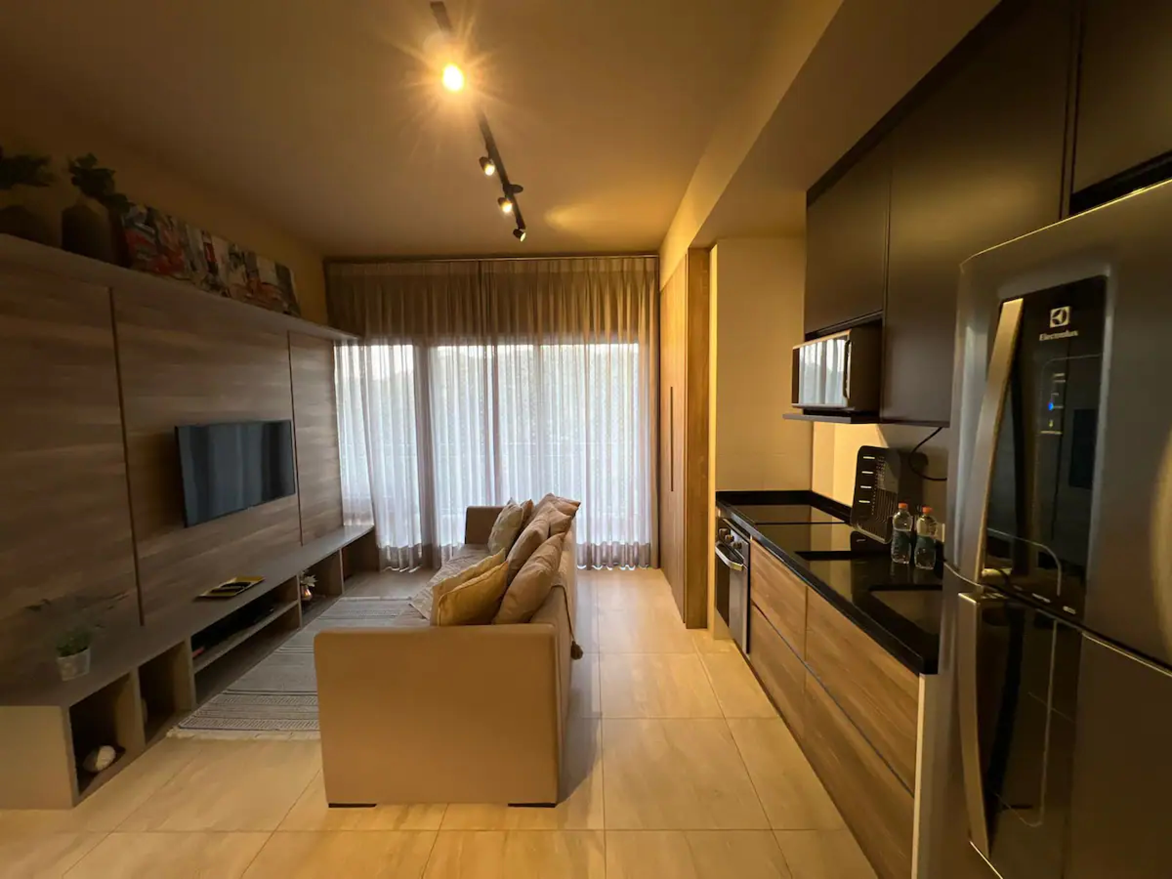 Trix 810C — Av. Marcos Penteado de Ulhôa Rodrigues, Santana de Parnaíba - SP